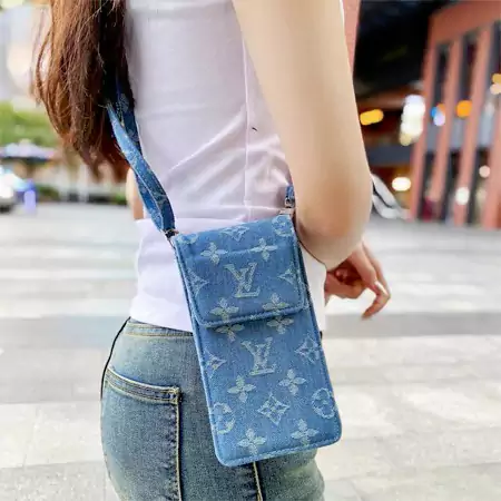 ルイヴィトンスマホショルダー