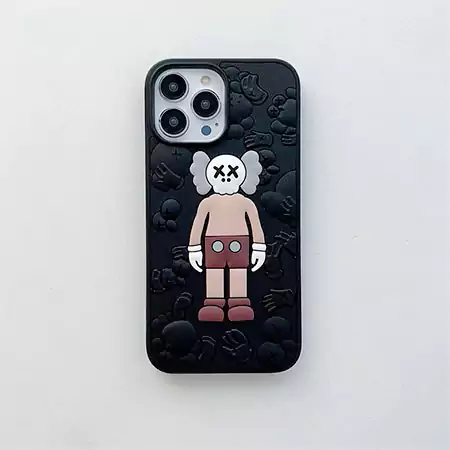 kaws iphone15ケースシリコン