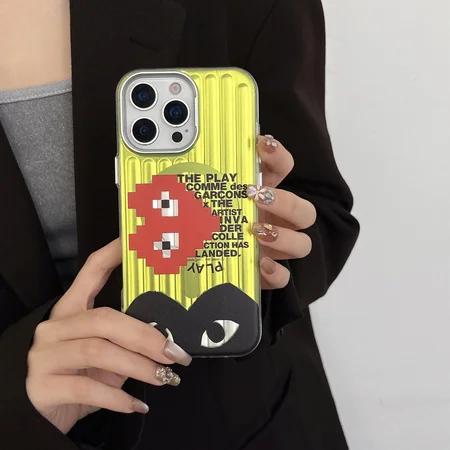 COMME des GARÇONS iPhone17proケース
