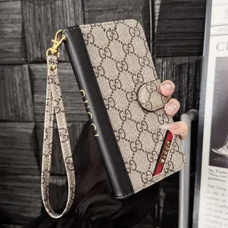 ストラップ付き ブランドケース