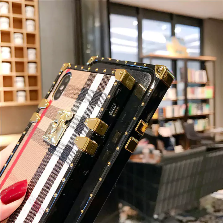 iPhoneXRXS MAXケース バーバリー