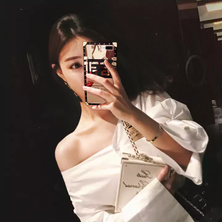 FENDI アイホンXs チェーン付きケース