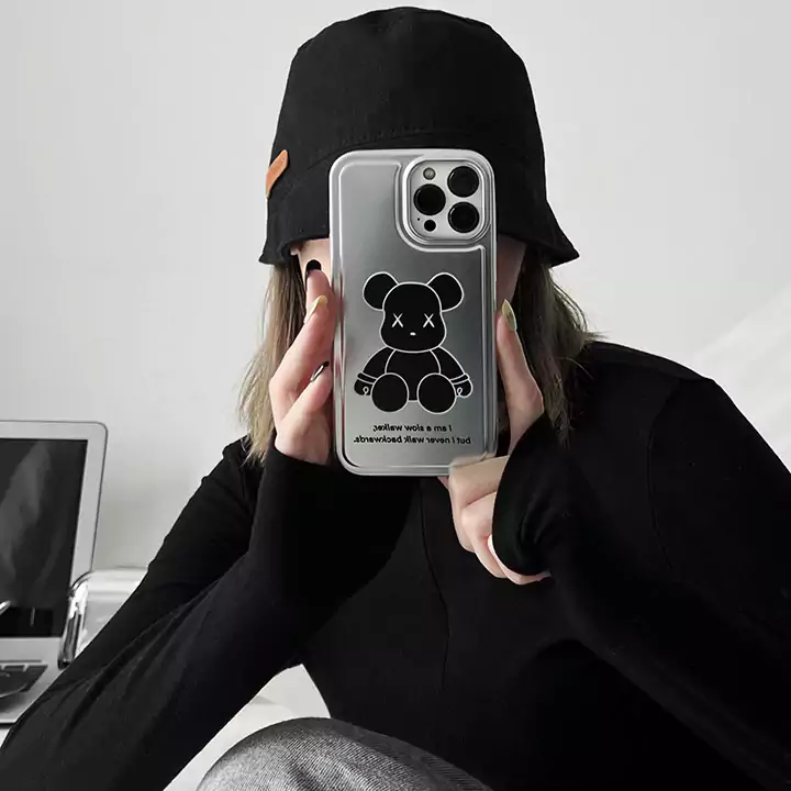 カウズ iphone16 proケース 指紋防止