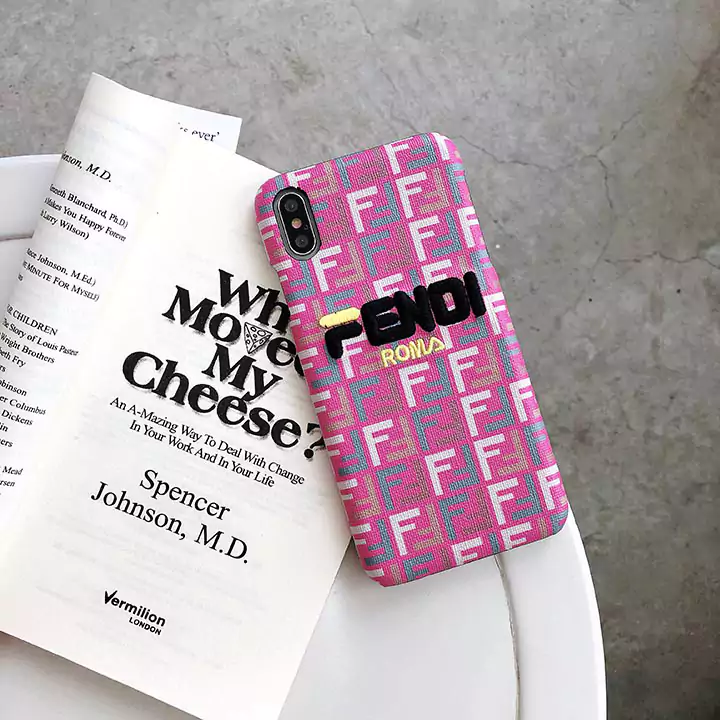 Fendi アイホンxrxsxs max携帯ケースオシャレ