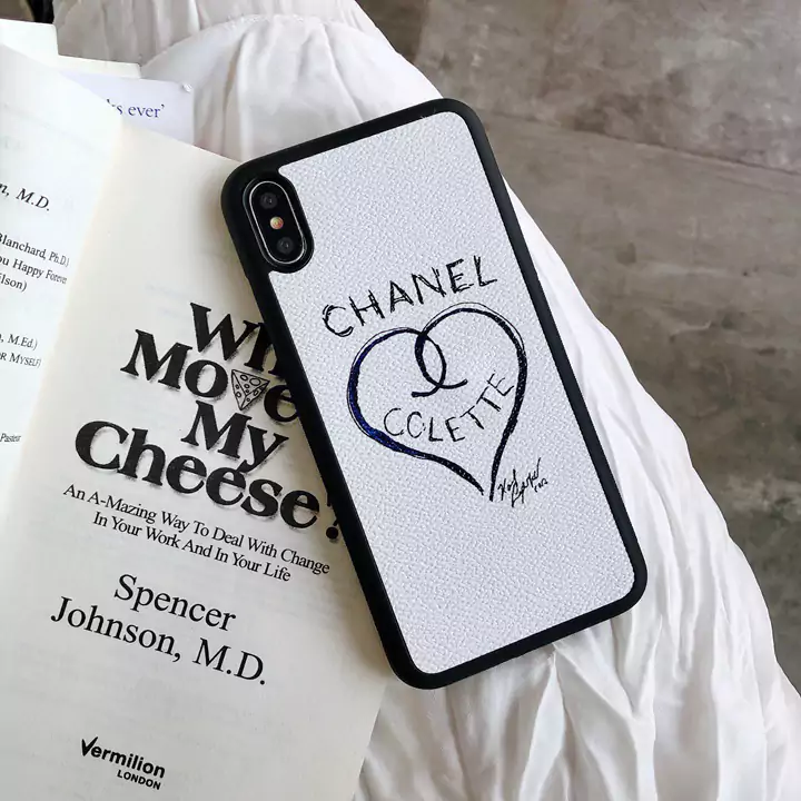 スマホケースシャネル風