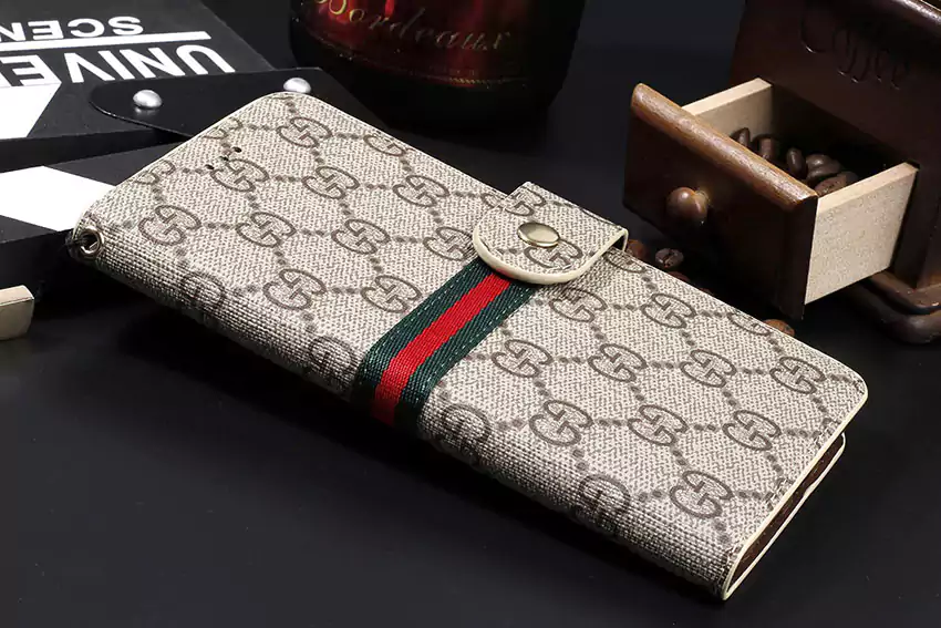 GUCCI iphone8plus護ケース マグネット