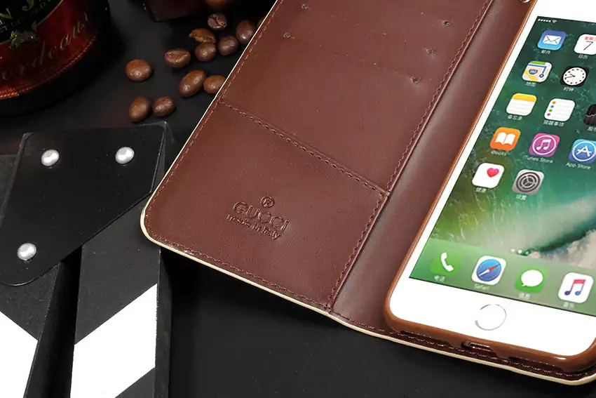 GUCCI iphone8plus護ケース マグネット