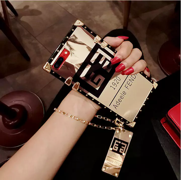 アイホンXr Xsmaxカバー フェンディ