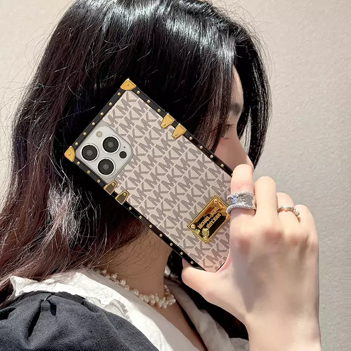 マイケルコースiphone16人気ケース