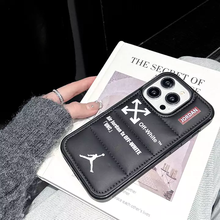 off white iphone16 proケース ダウンジャケット風