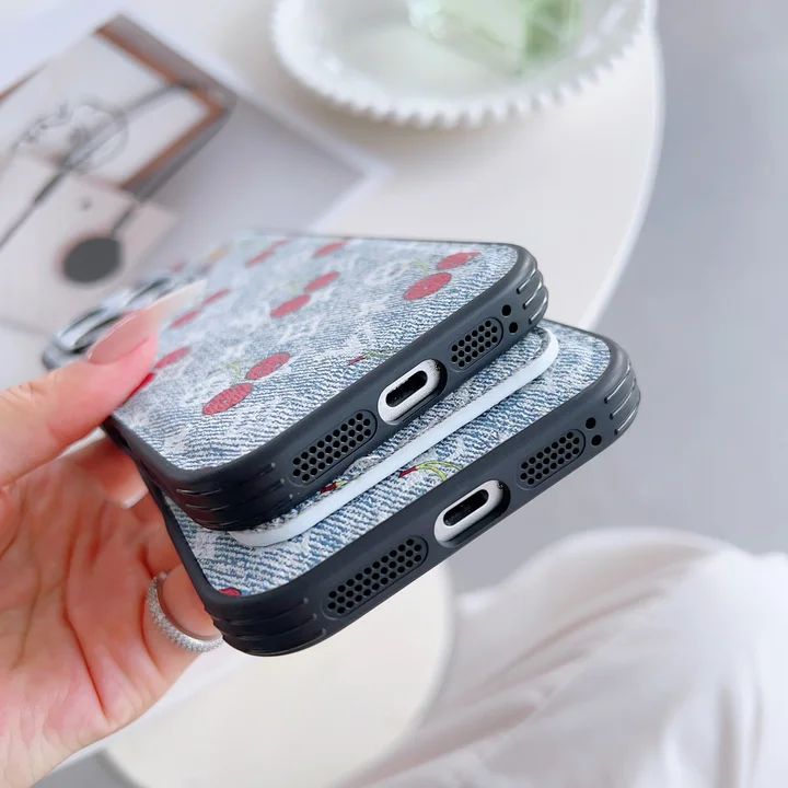 ブランド iPhone ケース レディース