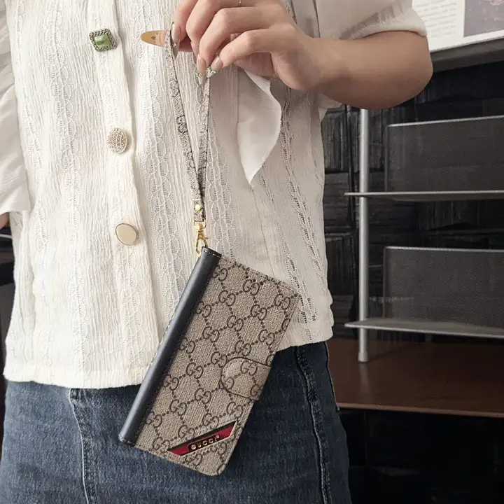 ストラップ付き ブランドケース