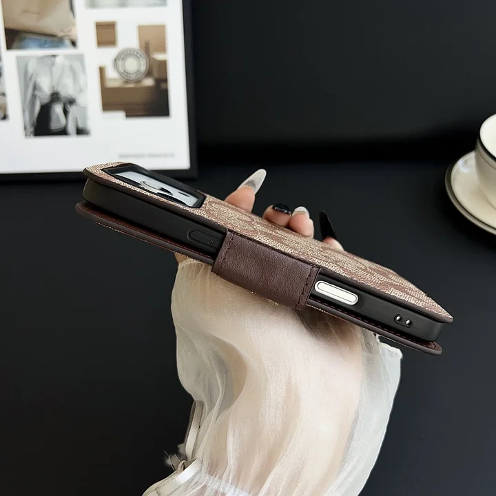 コーチ アイフォン17ケース 財布 一体型